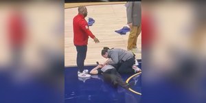 Απίστευτο ξύλο σε αγώνα μπάσκετ γυναικών -Η διαιτητής έχασε τις αισθήσεις της