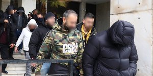 Εκ των συλληφθέντων από το κύκλωμα που έκανε απάτες σε βάρος του Δημοσίου