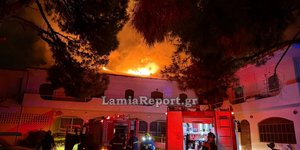 Φωτιά σε στέγη σπιτιού στη Λαμία