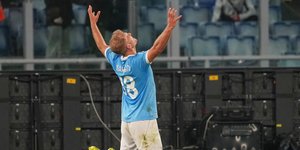 Η Λάτσιο νίκησε 1-0 τη Μίλαν και την κράτησε στο -8 από την πρωτοπόρο Ίντερ