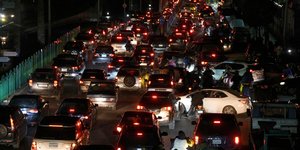 Πολίτες απομακρύνονται από περιοχές του Λιβάνου μετά τις διαταγές του Ισραηλινού στρατού 