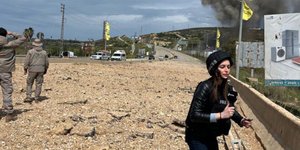 Η στιγμή της έκρηξης πίσω από το συνεργείο της ΕΡΤ