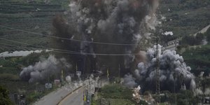 Η στιγμή της ανατίναξης της γέφυρας Κασμίγια στον νότιο Λίβανο