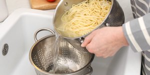 Ποτέ μην ρίχνετε βραστό νερό στον νεροχύτη