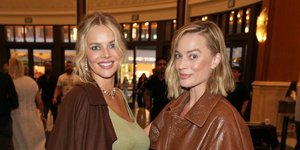 Η Μάργκοτ Ρόμπι με τη σωσία της 