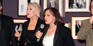 Η Μαρινέλλα και η Χαρούλα Αλεξίου το 2008, σε παρουσίαση βιβλίου για τον Μίνωα Μάτσα – Φωτ. αρχείου:  ΗΛΙΑΣ ΑΝΑΓΝΩΣΤΟΠΟΥΛΟΣ // EUROKINISSI