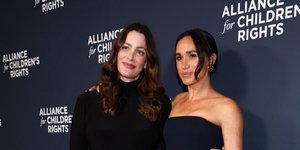 Κέλι Ζάιφεν και Μέγκαν Μαρκλ