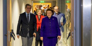 Η Λίνα Μενδώνη 