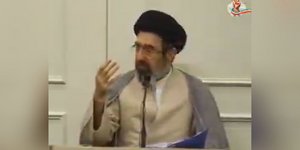 Στιγμιότυπο από το βίντεο που έδωσε στη δημοσιότητα το ιρανικό καθεστώς, με τον Μοτζτάμπα Χαμενεΐ να διδάσκει