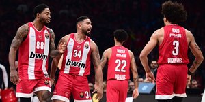 Πανηγυρισμοί παικτών του Ολυμπιακού