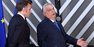 Ο Γάλλος πρόεδρος Εμανουέλ Μακρόν με τον Ούγγρο πρωθυπουργό Βίκτορ Όρμπαν 