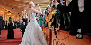 Η εντυπωσιακή Ελ Φάνινγκ στο κόκκινο χαλί