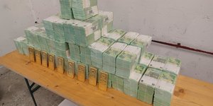 Η Ουγγαρία κατάσχει εκατομμύρια ευρώ σε μετρητά και χρυσό από ουκρανική αυτοκινητοπομπή 