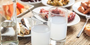 Ουζάκια στο τραπέζι της Σαρακοστής 