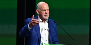 Ο Γιώργος Παπανδρέου στην ομιλία του στο συνέδριο του ΠΑΣΟΚ