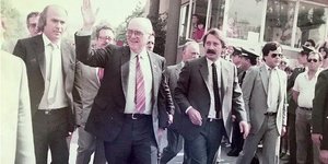 Ανδρέας Παπανδρέου, Αντώνης Κούρτης