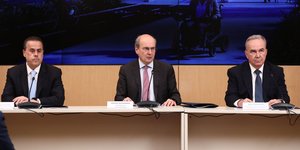 Παπασταύρου, Χατζηδάκης, Παπαθανάσης