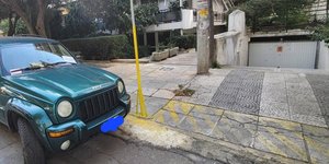 Οδηγός τζιπ τρώει κλήση για λίγα εκατοστά και γίνεται viral -Το παρκάρισμα που δίχασε το ελληνικό internet