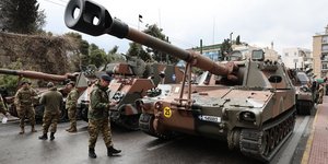 Στιγμιότυπο, πριν την έναρξη της παρέλασης για την εθνική επέτειο της 25ης Μαρτίου 1821 στην Αθήνα, Τετάρτη 25 Μαρτίου 2026