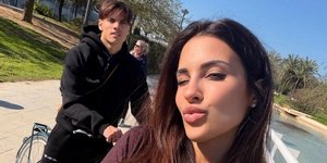 Παρουσιάστρια αποθεώνεται για σχέση με ποδοσφαιριστή