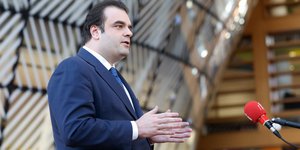 Πιερρακάκης μετά το Eurogroup: Η ΕΕ μπορεί να απορροφήσει προσωρινά το σοκ -Να είμαστε προετοιμασμένοι για παρατεταμένη αστάθεια