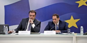 Ο υπ. Εθνικής Οικονομίας και Οικονομικών Κυριάκος Πιερρακάκης και ο υφ. Θάνος Πετραλιάς εξειδίκευσαν τα μέτρα στήριξης 