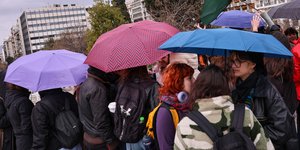 πολυχρωμες ομπρελες