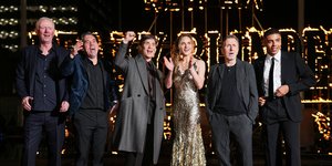 Λάμψη αστέρων και τραγιάσκες στην πρεμιέρα του «Peaky Blinders: The Immortal Man» 