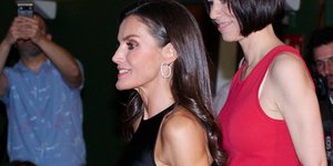 γυναίκα με σμιλεμένα μπράτσα