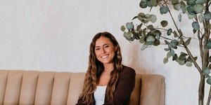 Μια διαιτολόγος μοιράζεται τι τρώει για να λάβει 100 γραμμάρια πρωτεΐνης την ημέρα ώστε να χτίσει μυϊκή μάζα