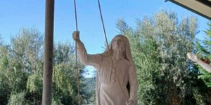 Ο σνδριάντας της θρυλικής «Κυράς της Ρω» θα στηθεί στο ακριτικό νησί - Φωτ: Ροδιακή 