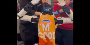 Απίστευτο βίντεο, ρομπότ μεράκλωσε στην Κίνα