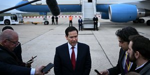 Ο Μάρκο Ρούμπιο κάνει δηλώσεις