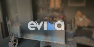 Το κατεστραμμένο σαλόνι του σπιτιού