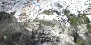 Κλειστό το λιμάνι της Σαντορίνης λόγω κατολίσθησης