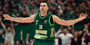 Ο Κώστας Σλούκας με τη φανέλα του Παναθηναϊκού AKTOR