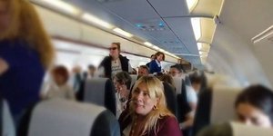 Η Σμαράγδα Καρύδη στην πτήση Ομάν-Αθήνα