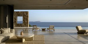 Οι όψεις του σπιτιού προς τον νότο έχουν μεγαλύτερα ανοίγματα/ Φωτογραφία: Onus Architecture Studio