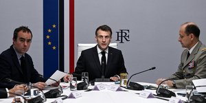 Συνεδρίαση με Εμανουέλ Μακρόν