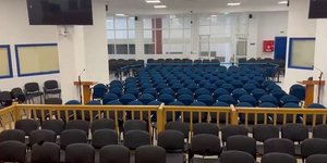 Η αίθουσα για τη δίκη των Τεμπών