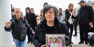 Τέμπη: Συγκλόνισε η γιαγιά των τριών κοριτσιών της οικογένειας Πλακιά