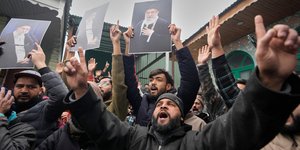 Σιίτες θρηνούν για τον θάνατο του αγιατολάχ Αλί Χαμενεΐ 