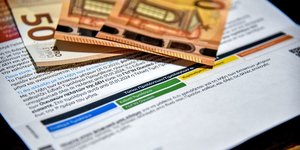 Τα χρωματιστά τιμολόγια ρεύματος 