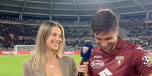 Γνωστός ποδοσφαιριστής τα «έχασε» την ώρα της συνέντευξης με την εμφάνιση της ρεπόρτερ