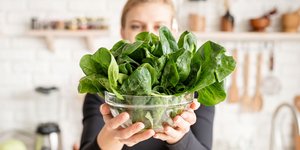 γυναίκα με τροφές και σίδηρος