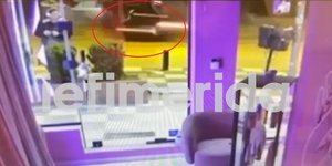 Η στιγμή της παράσυρσης του 25χρονου στη Πολίχνη