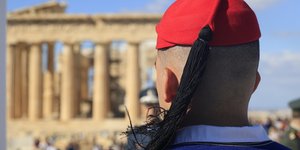 τσολιας στην ακροπολη