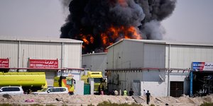 Χτύπημα του Ιράν σε αποθήκες στην πολη Σάρζα των ΗΑΕ