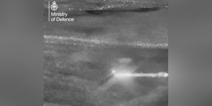 Στιγμιότυπο από βίντεο του βρετανικού υπουργείο Άμυνας, με αεροσκάφος F-35 να καταρρίπτει εχθρικό drone