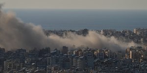 Καπνός μετά από ισραηλινό πλήγμα στη Βηρυτό του Λιβάνου